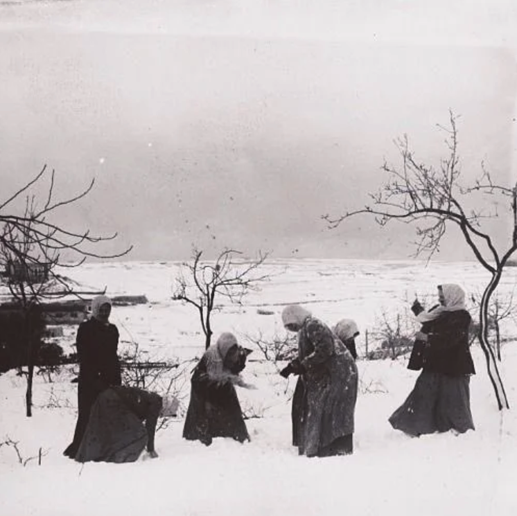 Palestinian people playing in snow near al-Quds in 1921